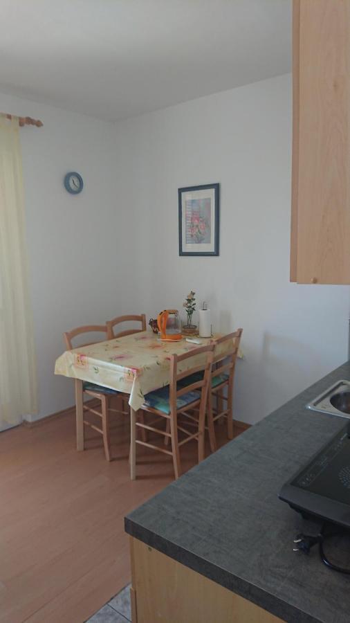 Apartmani Sonia Njivice Exterior photo